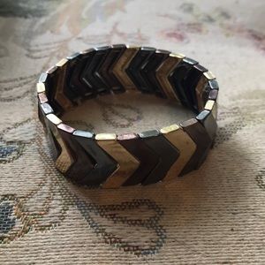 Metallic chevron stretch bracelet